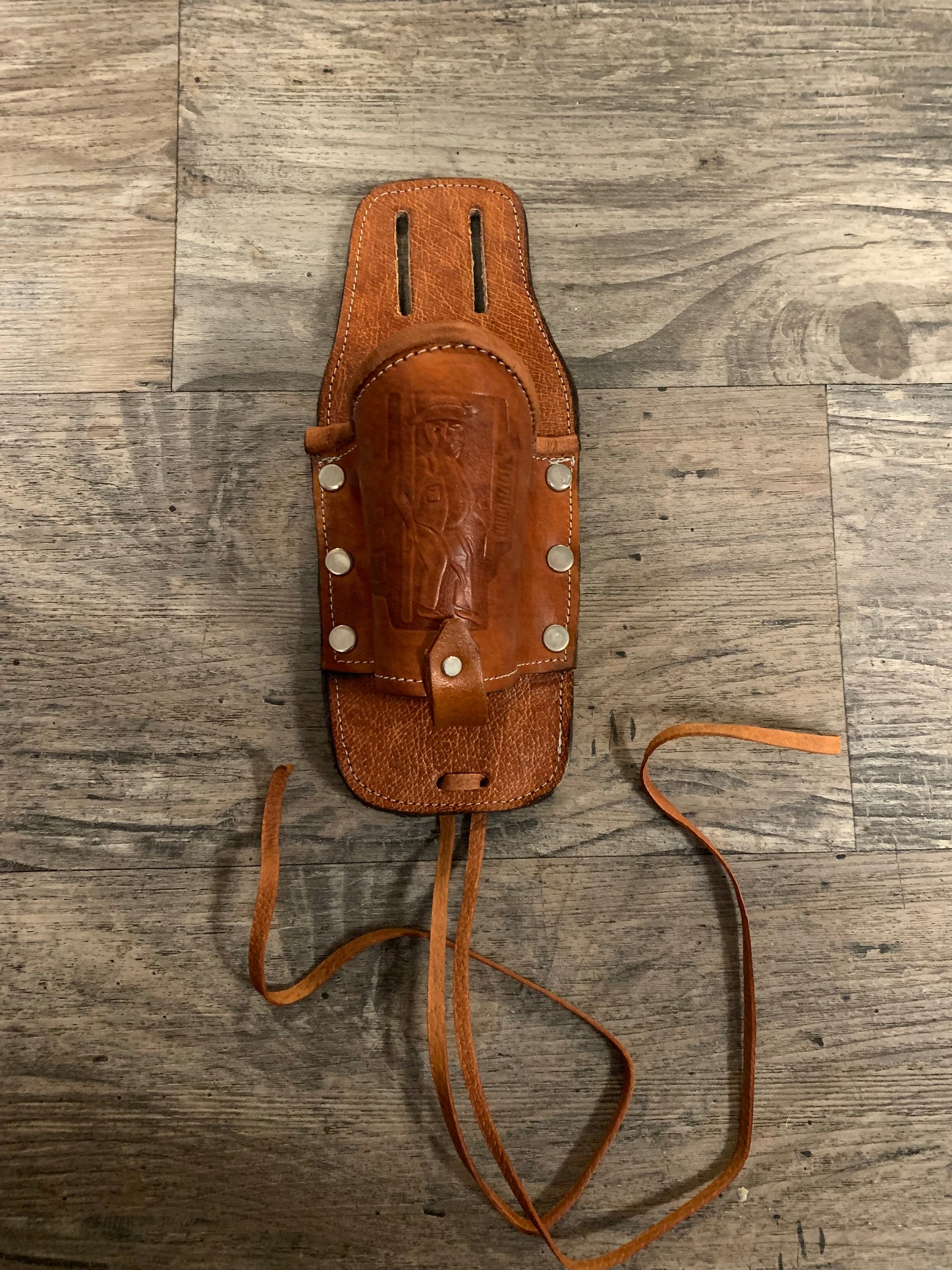 Leather Holder for Bottle Drinks
Tooled Leather Holder for Bottle Drinks. Attaches to your belt with slits...